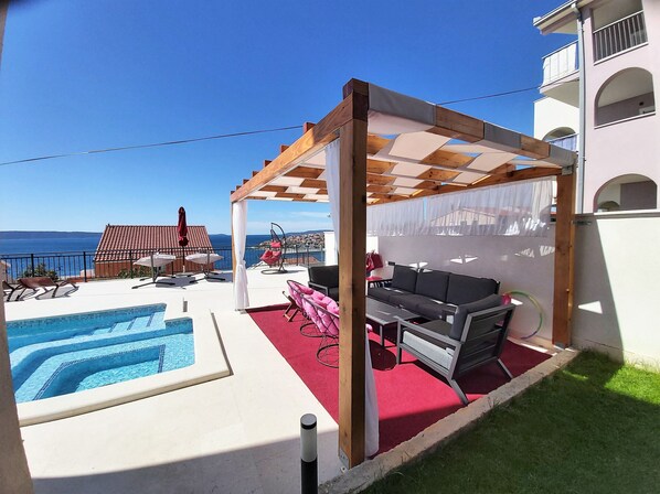 pergola - swimming pool area