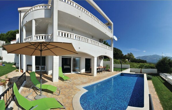 Idyllic villa with beautiful private pool