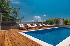 Welcome to Villa Arya.