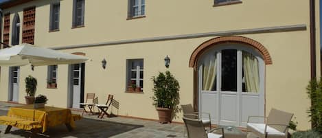 VILLA CERINE FACADE AND ITS PATIO