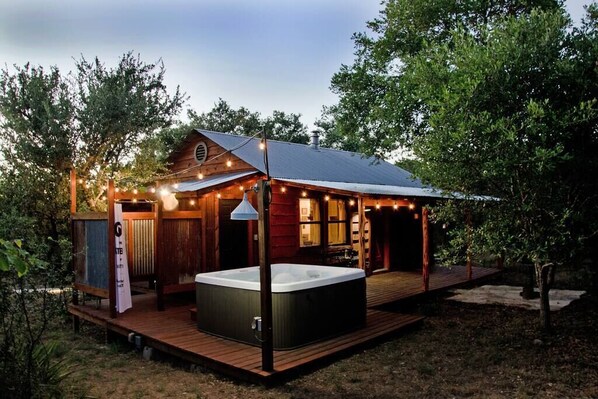 Back Deck, Hot Tub, Outdoor shower