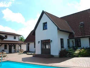 Außenseite Ferienhaus [Sommer]