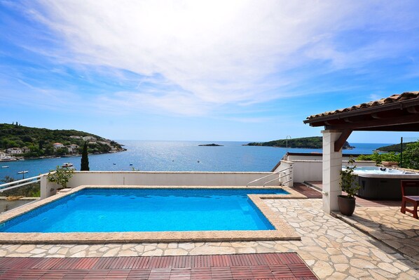 pool & hot tub