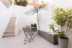 Apartment with Páteo and garden on the upper level with sun exposure all day