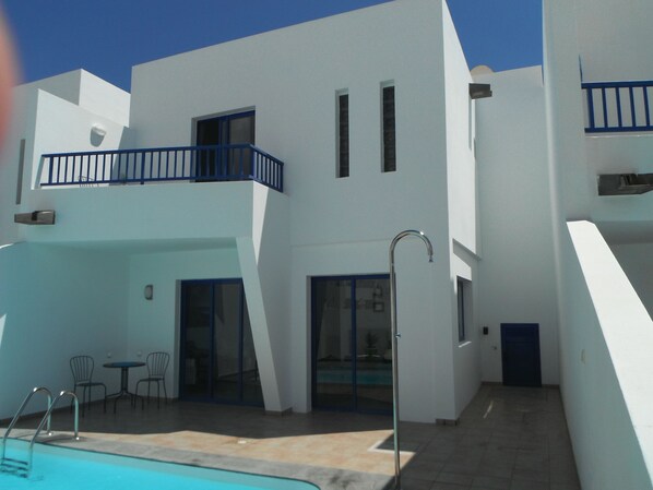 villa rear and private pool