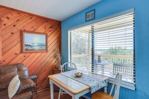 Dining Space | Dishware/Flatware