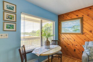 Dining Area | Dishes & Flatware Provided