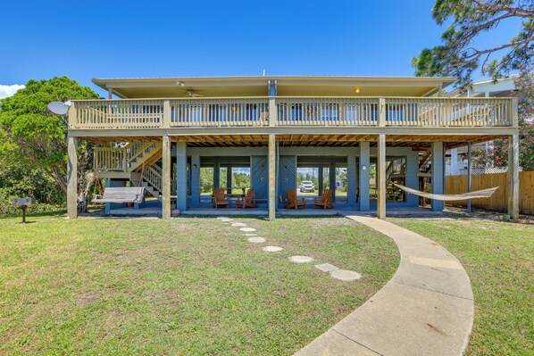 Cedar Key Vacation Rental House | 2BR | 1BA | 800 Sq Ft | Stairs Required