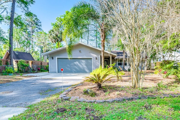 Dunnellon Vacation Rental | 3BR | 2BA | 3,884 Sq Ft | Step-Free Access