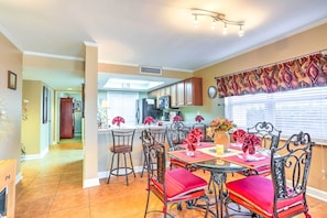 Dining Area | Dishware/Flatware