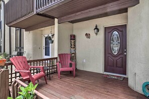 Private Deck | Front Door | 1 Step to Enter