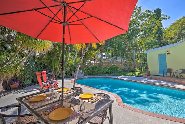 West Palm Beach Vacation Rental | 3BR | 2BA | 1,200 Sq Ft | 2 Steps for Entry