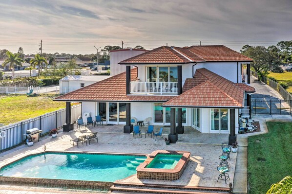 Titusville Vacation Rental | 7BR | 6BA | 5,100 Sq Ft | Step-Free Access