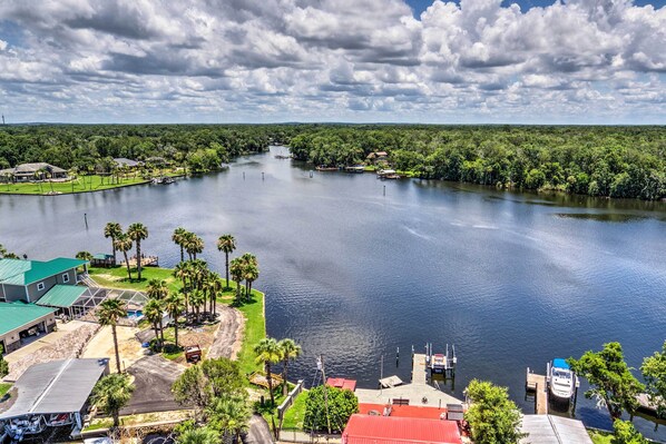 Homosassa Vacation Rental Home | 2BR | 3BA | 1,300 Sq Ft | Stairs Required