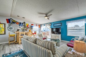 Living Room | Cable TV