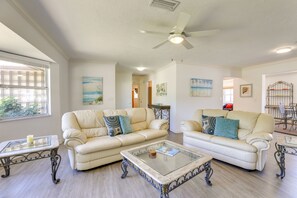 Living Room | Free WiFi | Smart TV | Central A/C