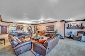 JC Resorts - Vacation Rental - Hamilton House 306 - Indian Rocks Beach – Living Room 2