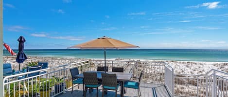 Spacious Deck on the Beach