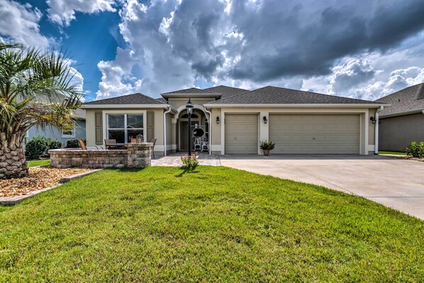 The property is less than 1-mile from Evans Prairie Country Club!