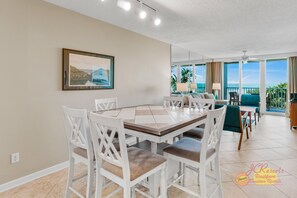 JC Resorts - Vacation Rental - Hamilton House 102 - Indian Rocks Beach - Dining Room 1