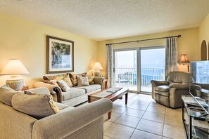 Living Room | Central A/C | Free WiFi