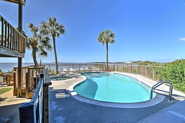 Cedar Key Vacation Rental | 2BR | 2BA | 1,024 Sq Ft | Stairs Required