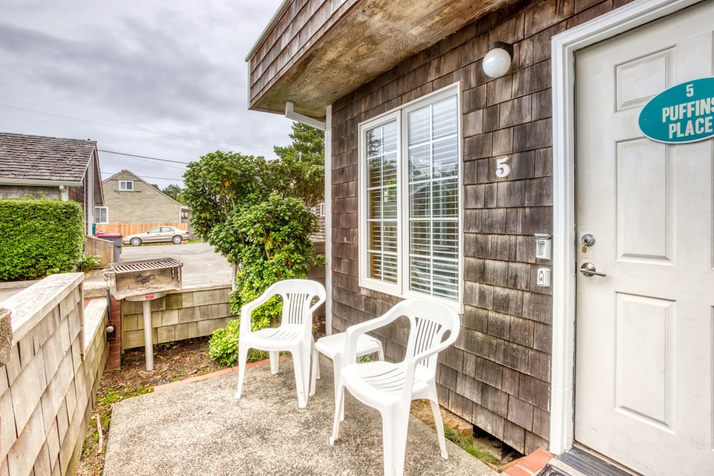 dog-friendly-home-with-wifi-fireplace-nearby-beach-access