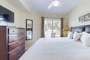 Primary bedroom with King size bed, balcony access, and en-suite bathroom