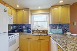 Fully equipped kitchen and plenty of space for the family to spread out