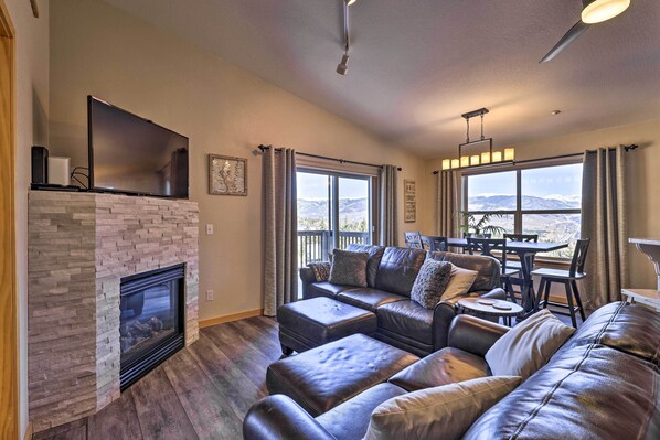 Silverthorne Vacation Rental | 2BR | 2BA | 827 Sq Ft | Access Only by Stairs