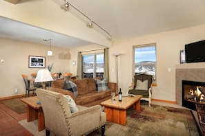 Comfortable Living and Dining Area With Beautiful Lake and Mountain Views!