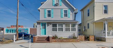 Wildwood Vacation Rental | 6BR | 3.5BA | 2,500 Sq Ft | 3 Stories