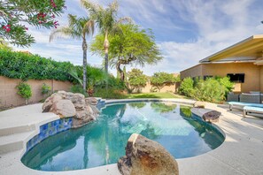 Private Back Yard | Patio Furniture | Heated Pool | Fire Pit | Yard