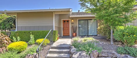 Napa Vacation Rental | 3BR | 2BA | 1,500 Sq Ft | 4 Steps Required for Entry