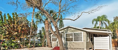 Treasure Island Vacation Rental Cottage | 1 BR | 1 BA | Stairs Required