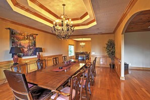 Dining Room | Dishware/Flatware Provided