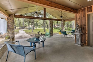 Private Outdoor Space | Fire Pit | Charcoal Grill