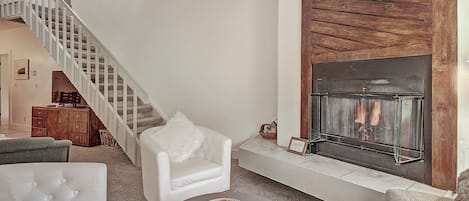 FP304 Foxpine Inn Gas Fireplace 