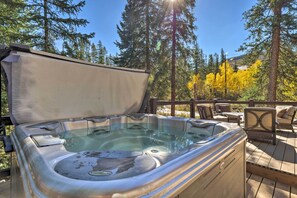 Private Hot Tub | Keyless Entry