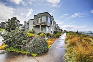 With accommodations for 4, this property is perfect for families and friends.