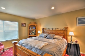 You're sure to sleep soundly in this comfy king bed.