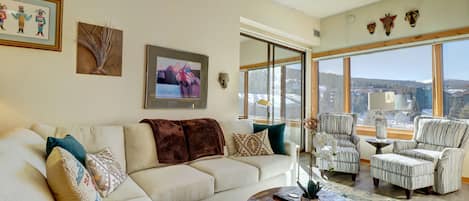 SH504 Summit House - Vintage Ski Condo 