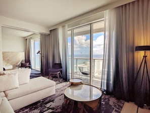 Windows, floor to ceiling