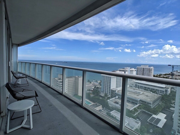 Balcony: Ocean views