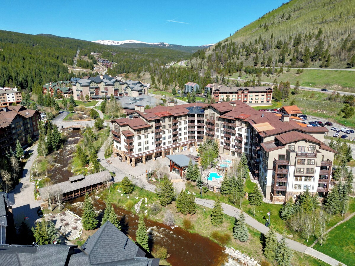 Amazing Center Village Unit. Extra Sleeping Area Short Walk to American Eagle 3 Outdoor Hot tubs PP3