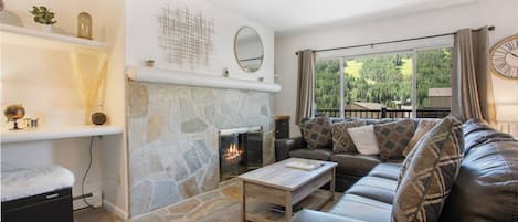 Living Room with Views of the Slopes!