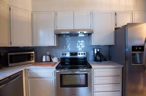 New stainless steal appliances make the kitchen easy to work in.