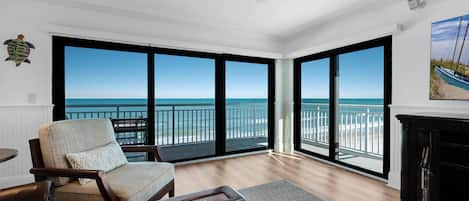 Direct Oceanfront Living Room