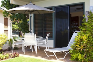 Living room lanai - Relax and enjoy the scenery!