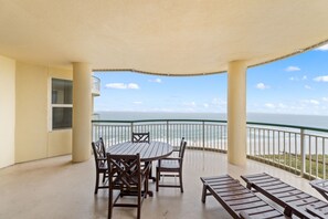 Welcome to Beach Colony East 7D!